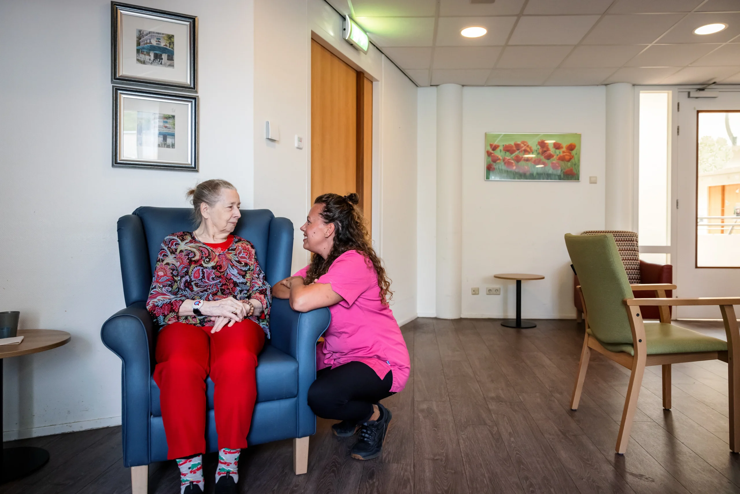 Zorgcollega van Topaz samen met een bewoner
Zorgcollega van Topaz samen met een bewoner