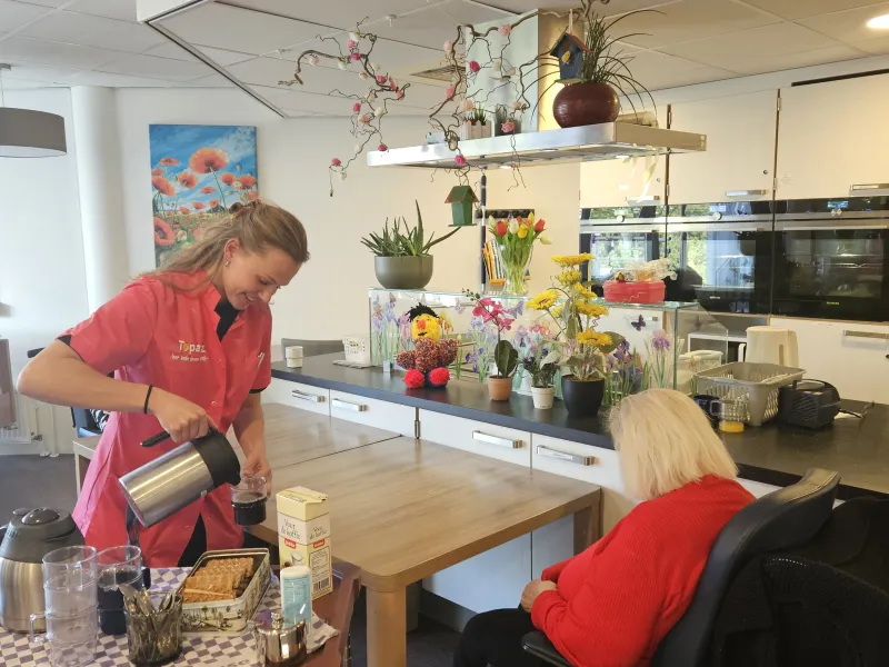 Elise gastvrouw bij Topaz