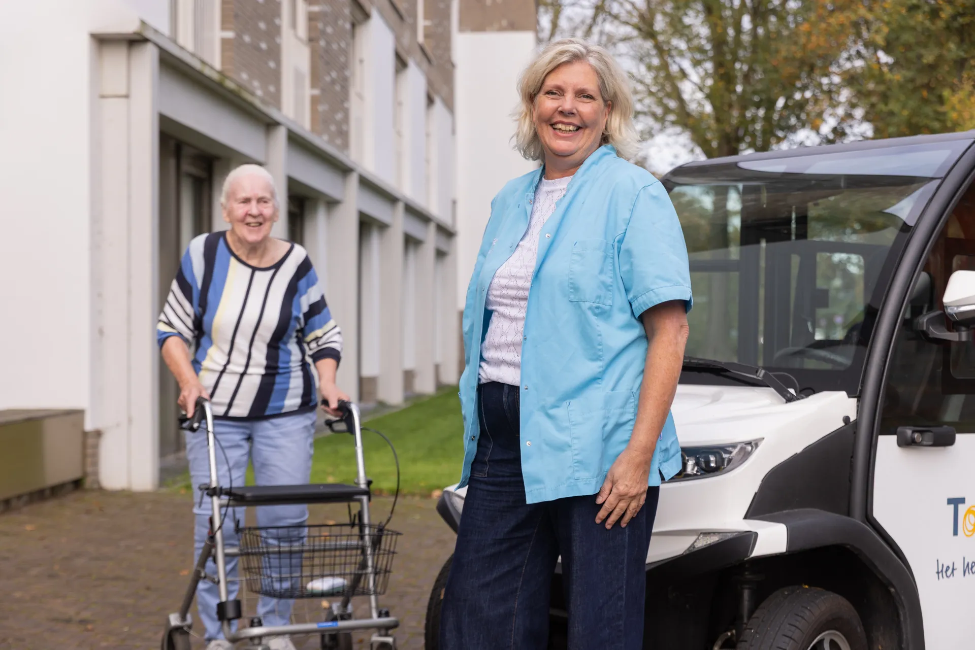 Zorgcollega van Topaz samen met een bewoner
Zorgcollega van Topaz samen met een bewoner